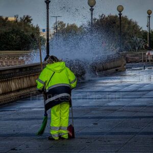 20/12 SAN JACOPO gli operatori di quartiere sin dalla mattina attivi per ristabilire la condizione sul litorale.